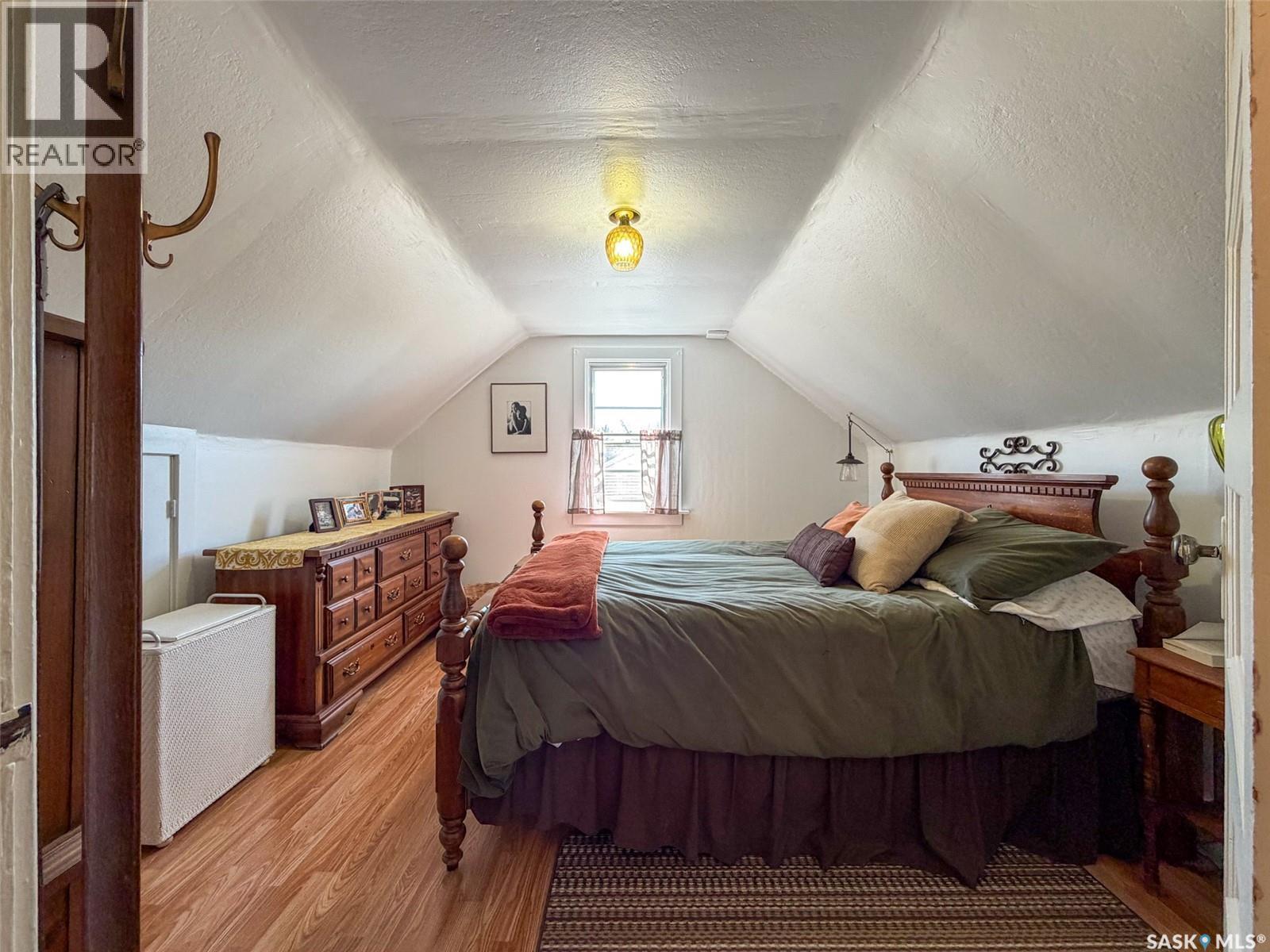 227 Riverside Boulevard, Eastend, SK - Indoor Photo Showing Bedroom