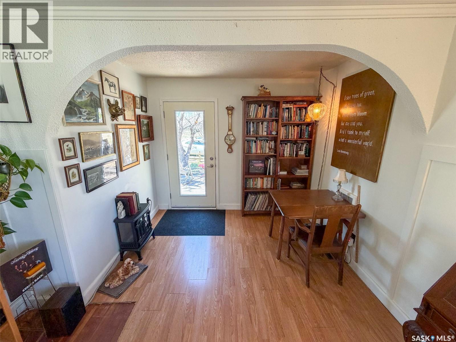 227 Riverside Boulevard, Eastend, SK - Indoor