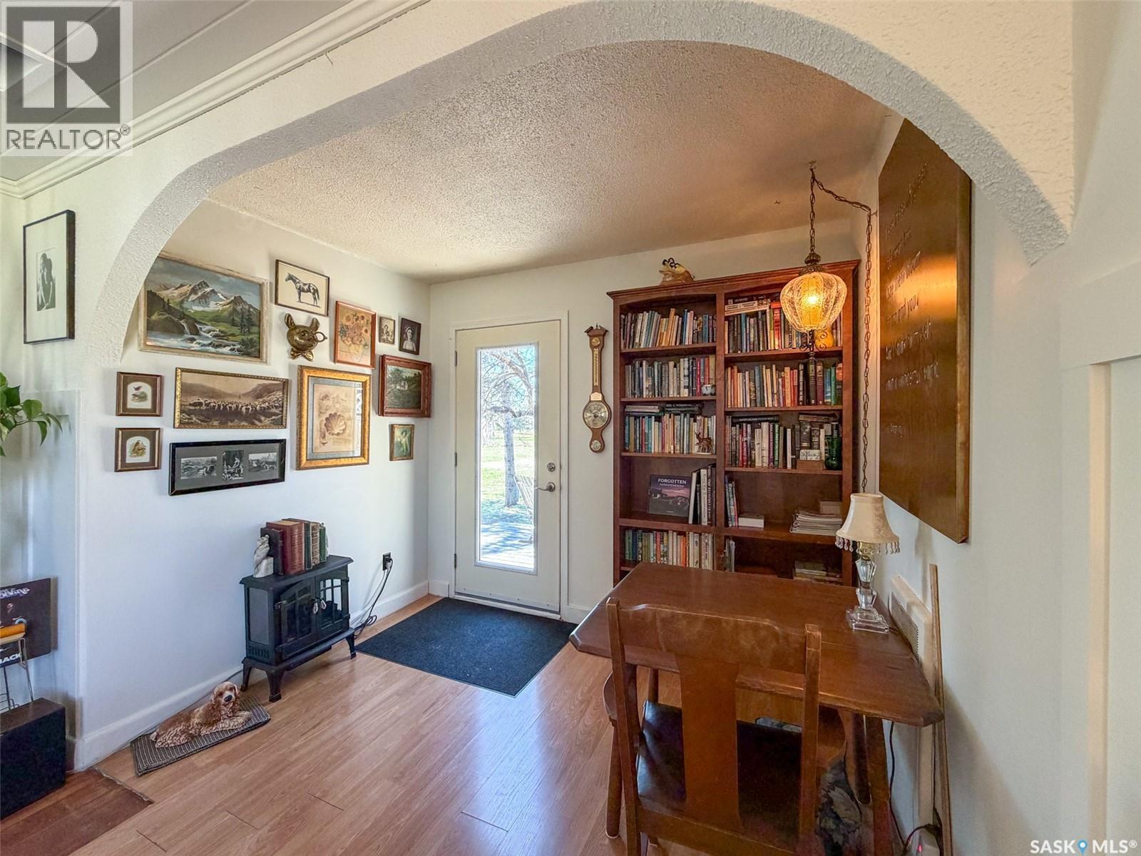 227 Riverside Boulevard, Eastend, SK - Indoor