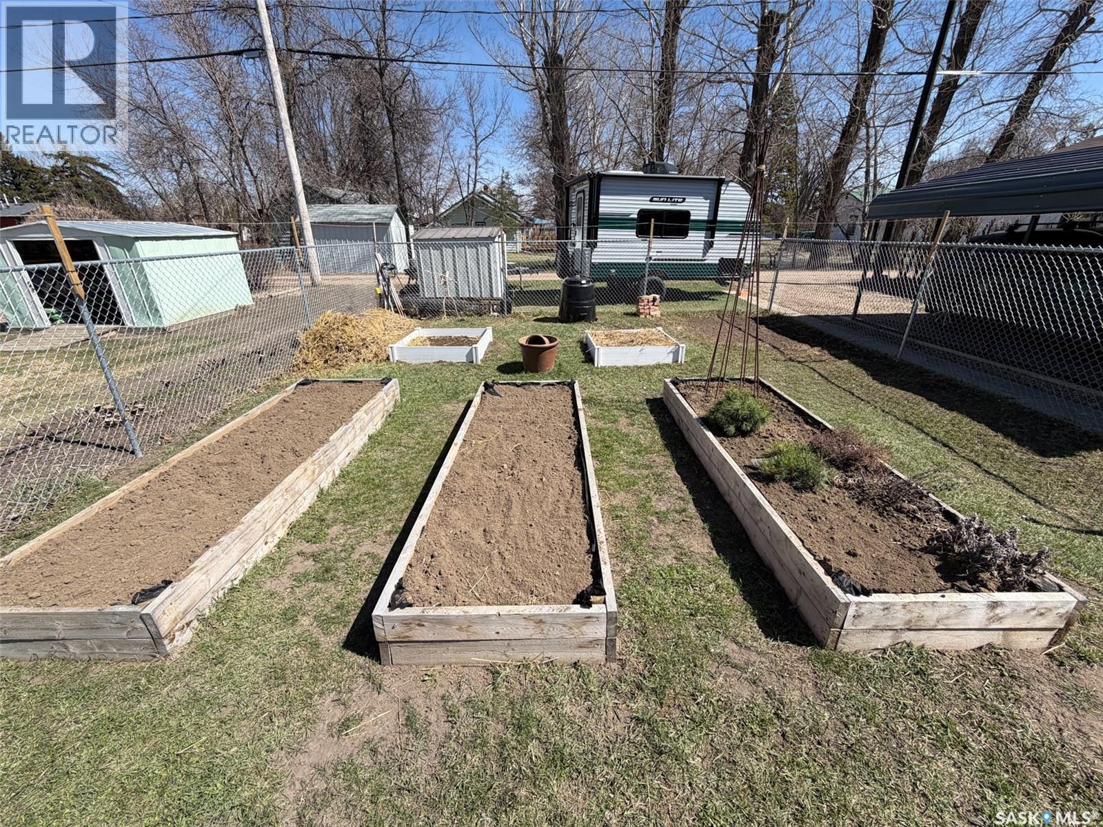 227 Riverside Boulevard, Eastend, SK - Outdoor
