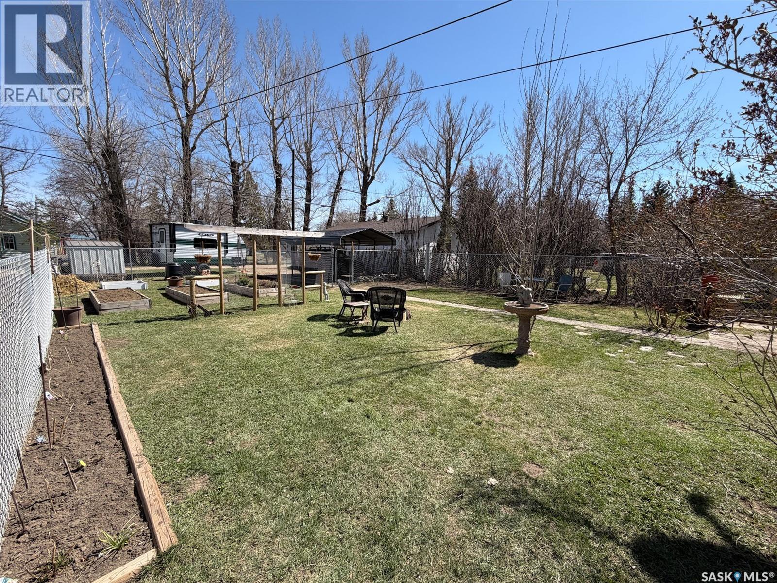 227 Riverside Boulevard, Eastend, SK - Outdoor