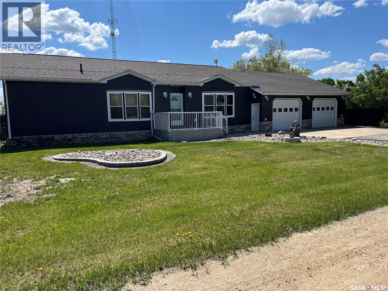 24 Hall Street, Halbrite, SK - Outdoor
