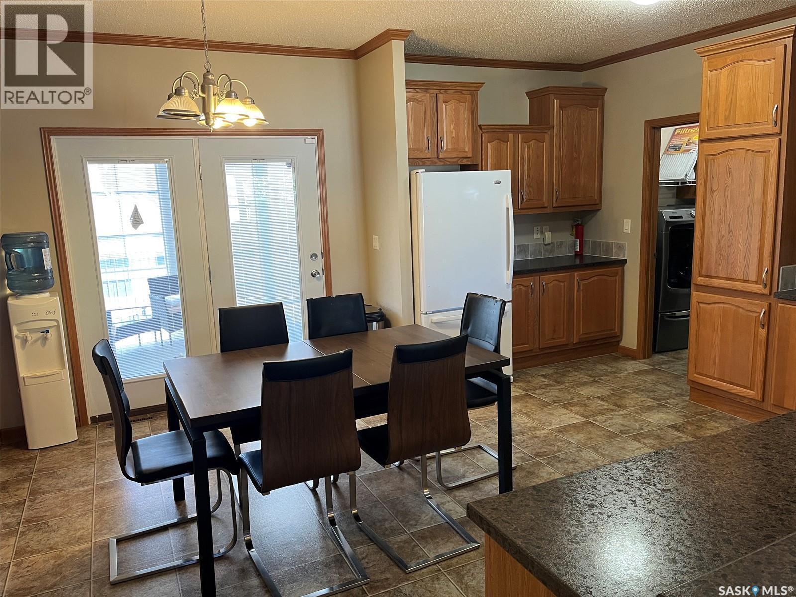 24 Hall Street, Halbrite, SK - Indoor