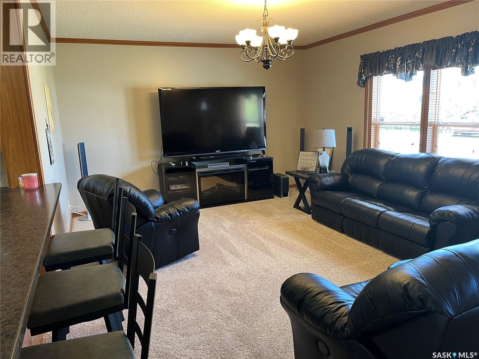 24 Hall Street, Halbrite, SK - Indoor Photo Showing Living Room