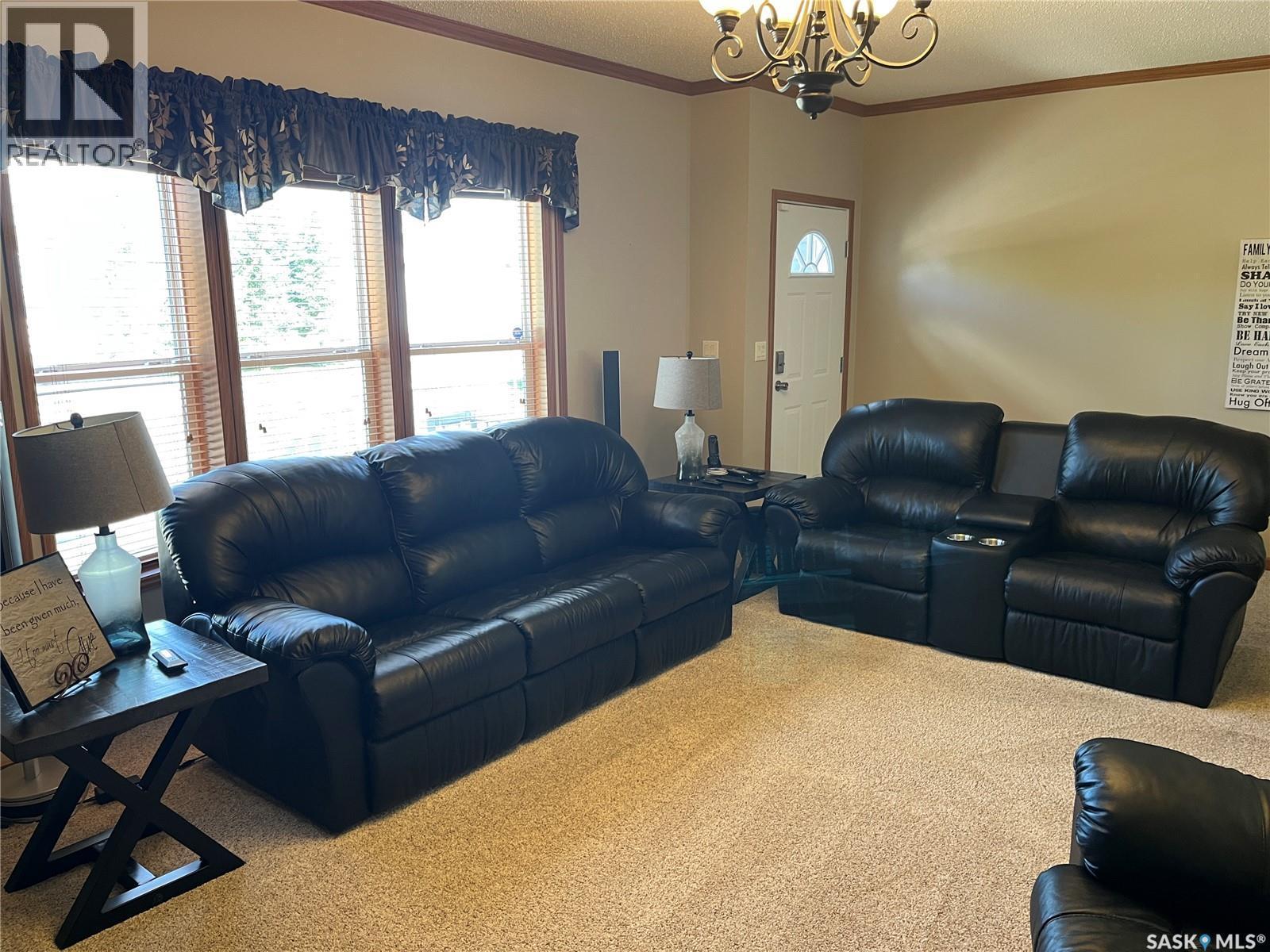 24 Hall Street, Halbrite, SK - Indoor Photo Showing Living Room