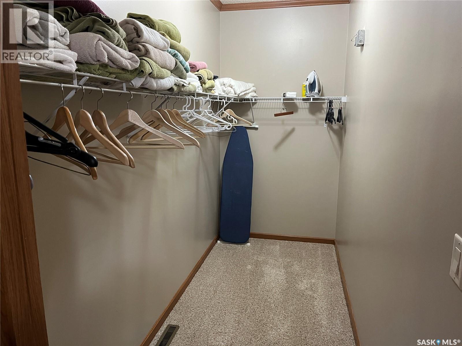 24 Hall Street, Halbrite, SK - Indoor
