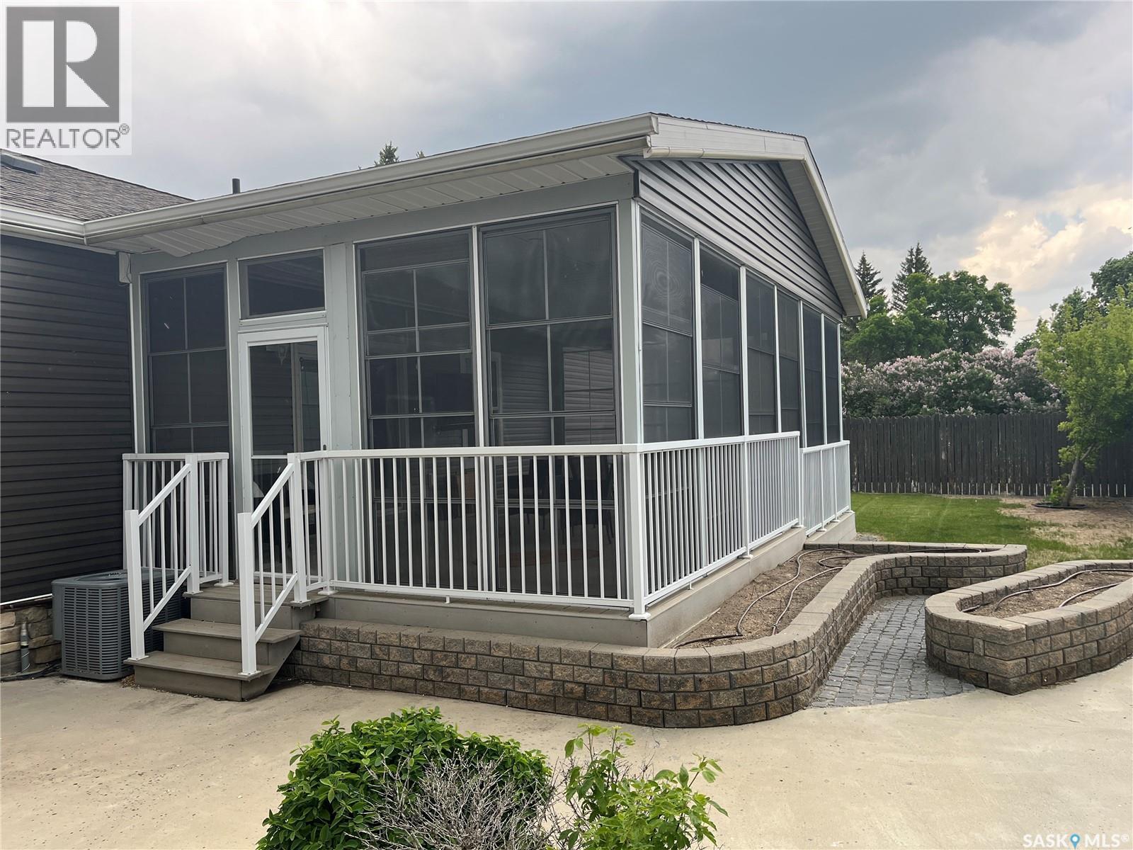 24 Hall Street, Halbrite, SK - Outdoor