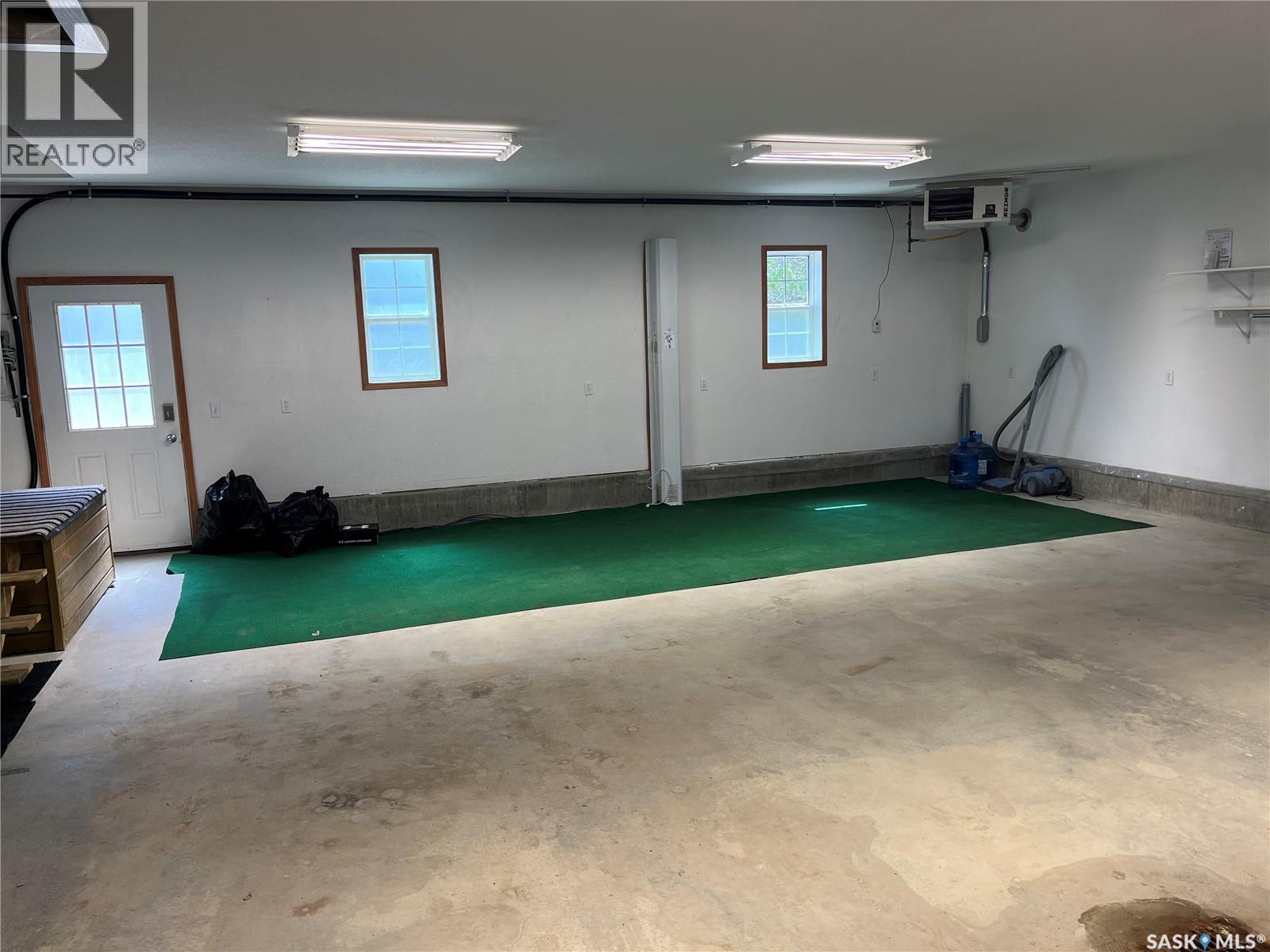 24 Hall Street, Halbrite, SK - Indoor