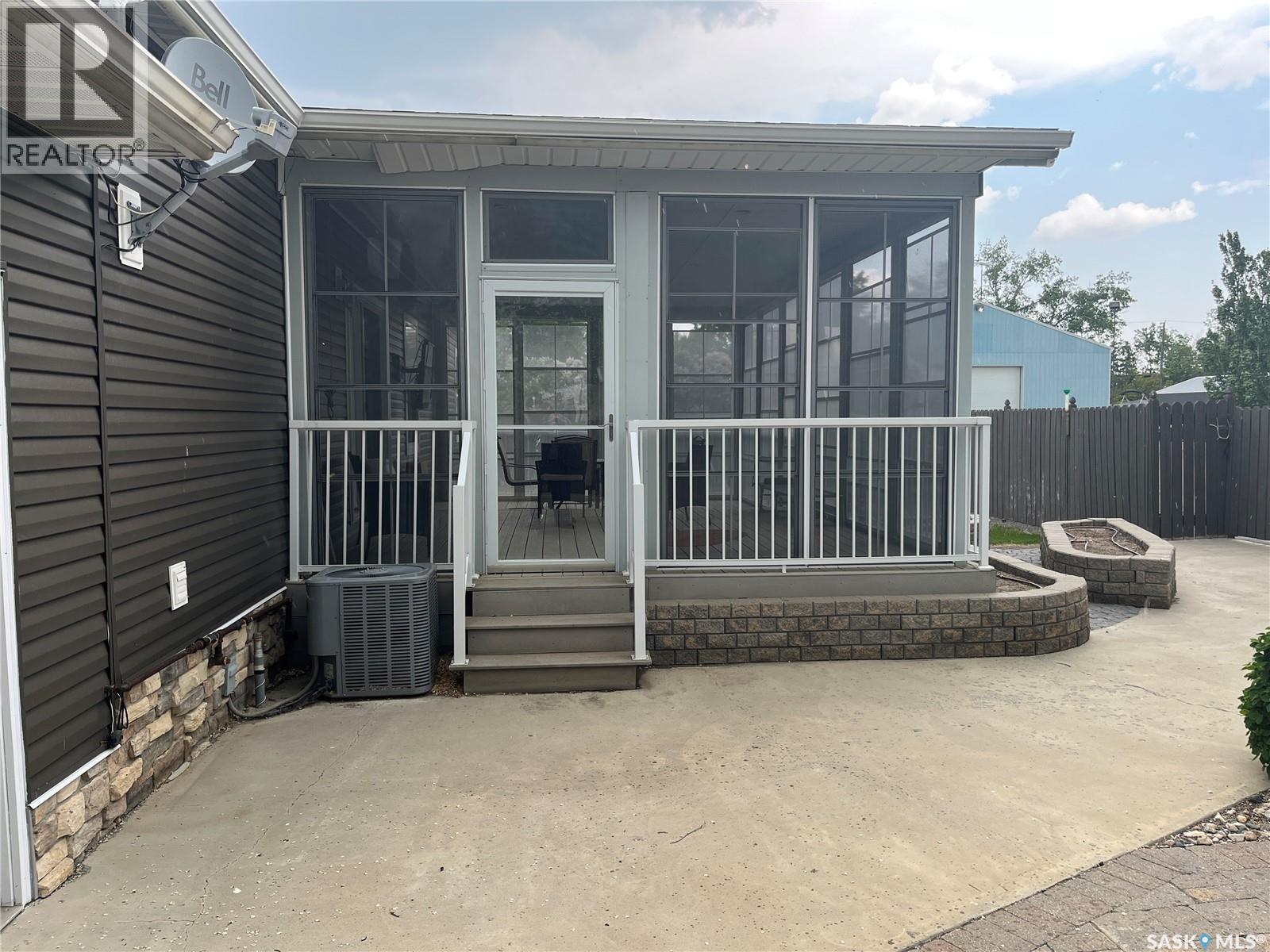 24 Hall Street, Halbrite, SK - Outdoor