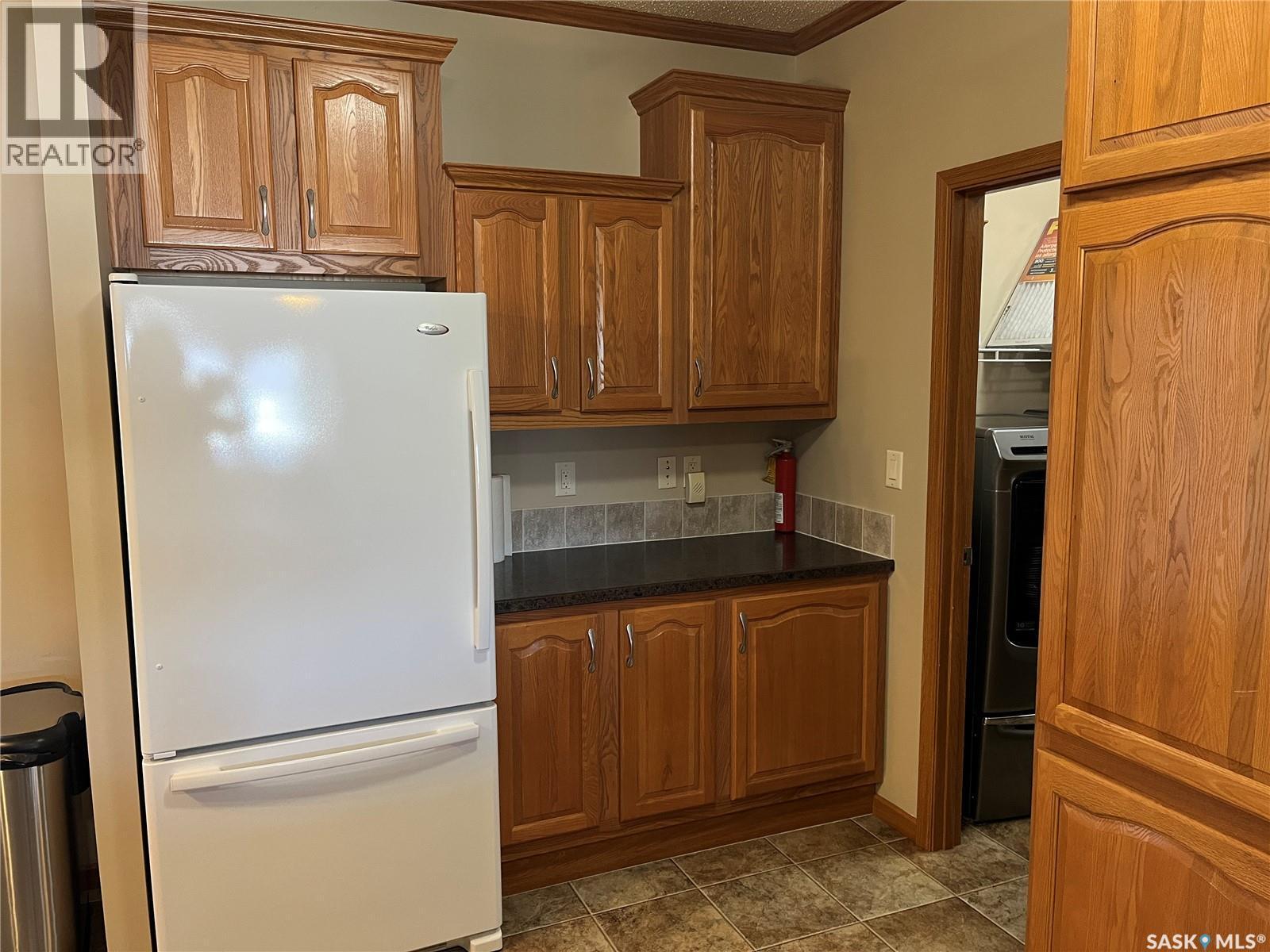 24 Hall Street, Halbrite, SK - Indoor Photo Showing Kitchen
