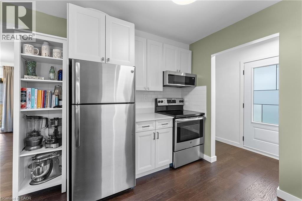 142 Marcella Crescent, Hamilton, ON - Indoor Photo Showing Kitchen