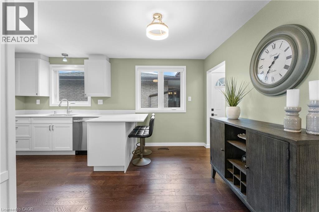 142 Marcella Crescent, Hamilton, ON - Indoor Photo Showing Kitchen
