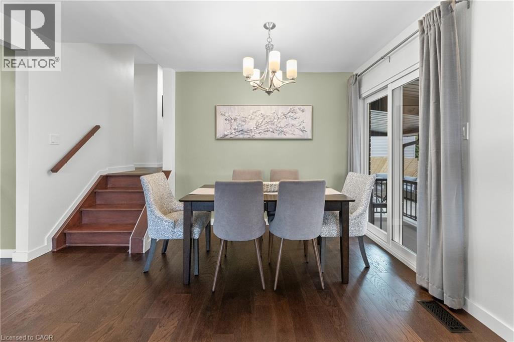 142 Marcella Crescent, Hamilton, ON - Indoor Photo Showing Dining Room