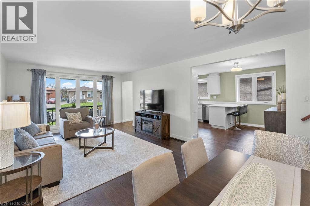 142 Marcella Crescent, Hamilton, ON - Indoor Photo Showing Living Room