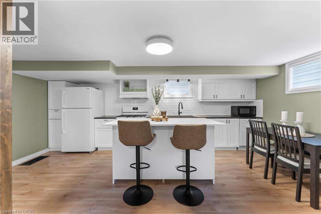 142 Marcella Crescent, Hamilton, ON - Indoor Photo Showing Kitchen