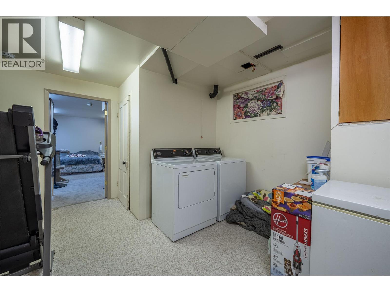 washer dryer - 10003 6 Highway, Coldstream, BC