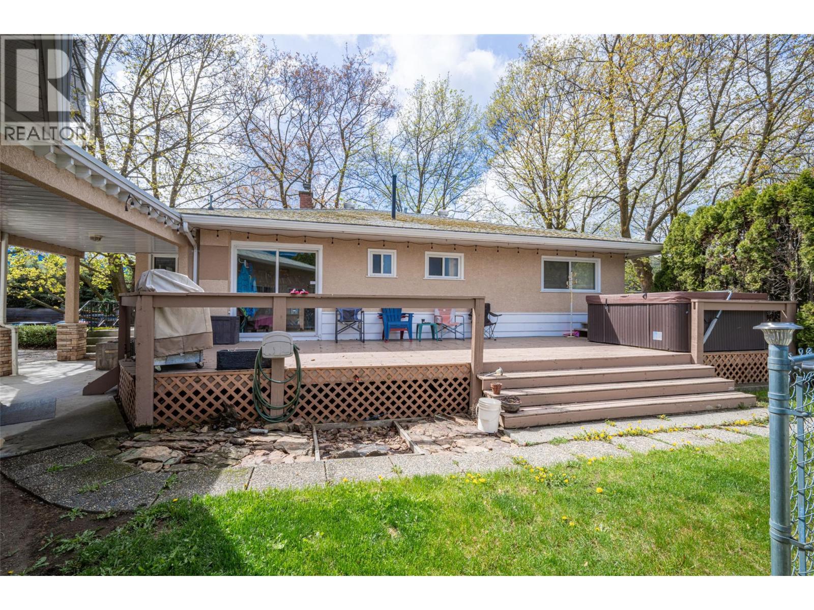 backyard deck & patio - 10003 6 Highway, Coldstream, BC