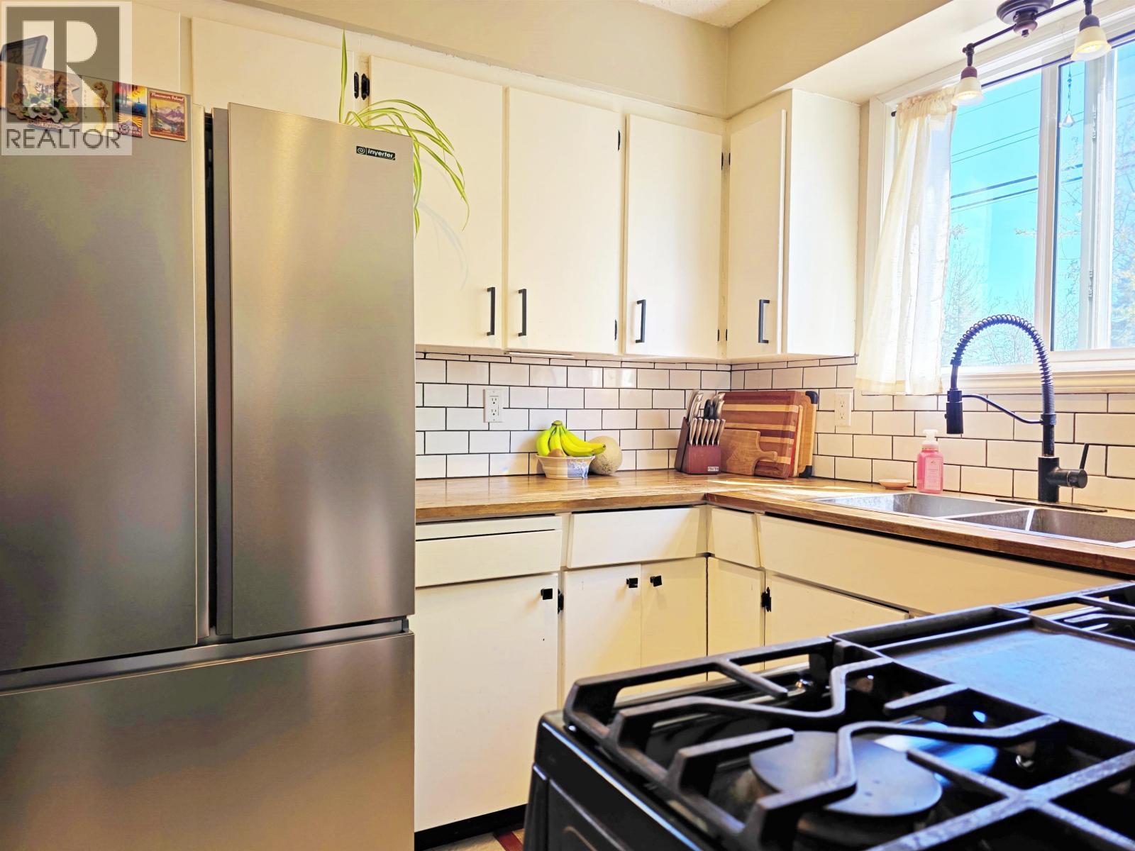 1256 Maple Drive, Quesnel, BC - Indoor Photo Showing Kitchen With Double Sink