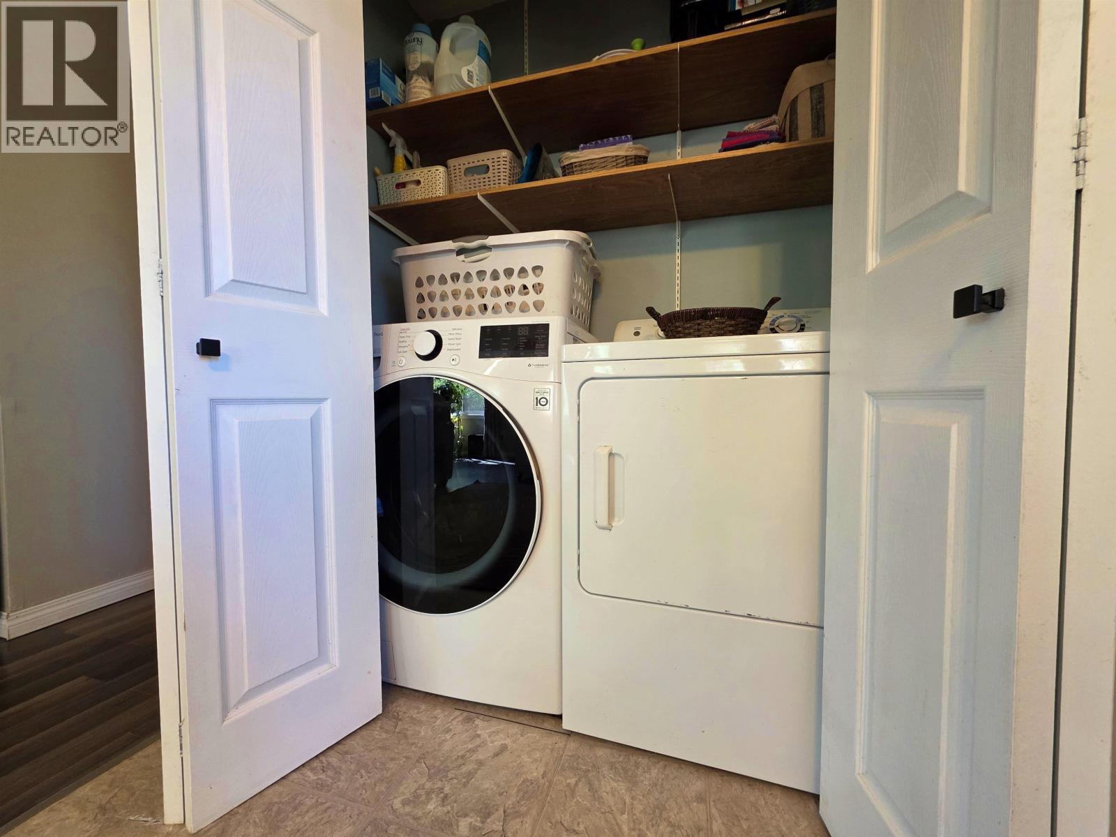 1256 Maple Drive, Quesnel, BC - Indoor Photo Showing Laundry Room