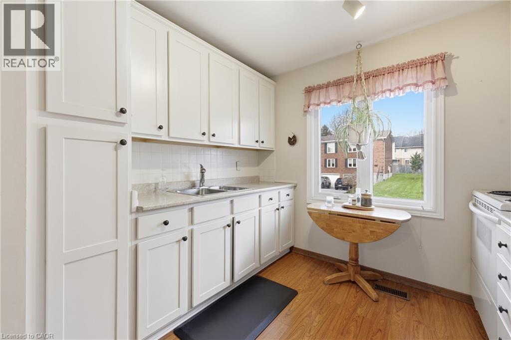 299 Limeridge Ridge W Unit# 21, Hamilton, ON - Indoor Photo Showing Kitchen With Double Sink