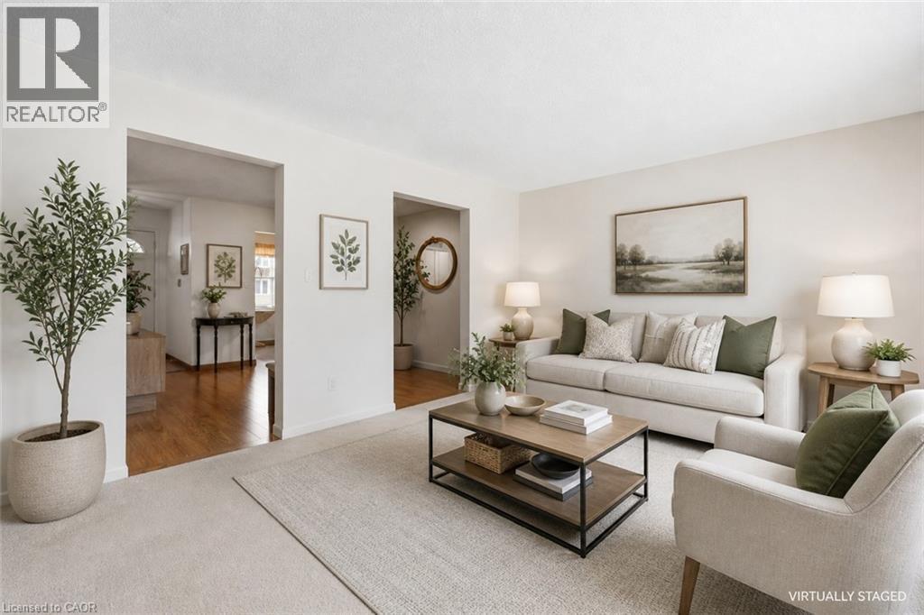 Living area featuring light-toned carpeting and neutral wall tones - 299 Limeridge Ridge W Unit# 21, Hamilton, ON - Indoor Photo Showing Living Room