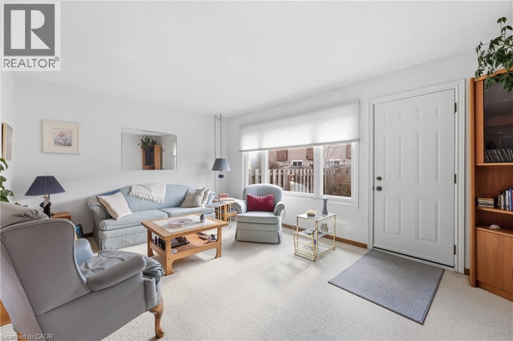 299 Limeridge Ridge W Unit# 21, Hamilton, ON - Indoor Photo Showing Living Room