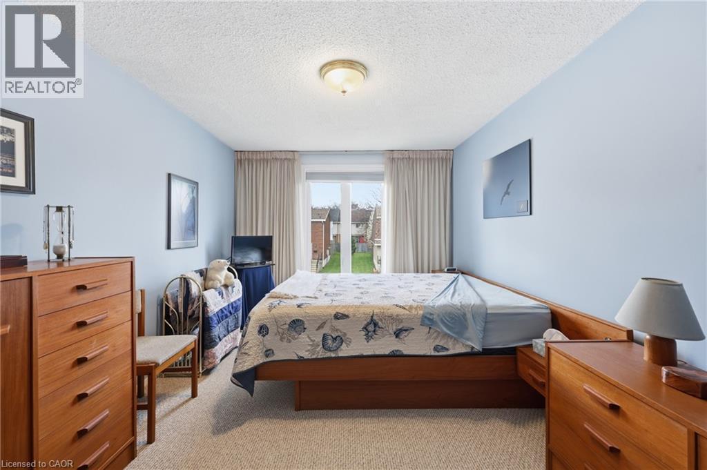 299 Limeridge Ridge W Unit# 21, Hamilton, ON - Indoor Photo Showing Bedroom