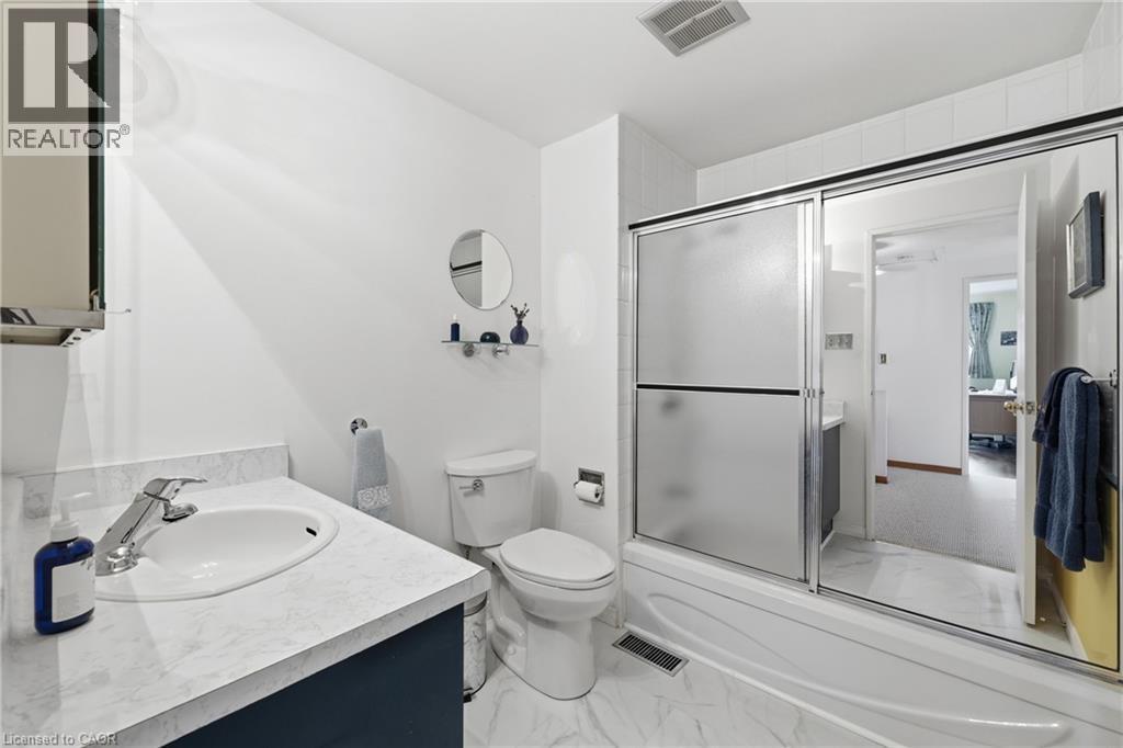 299 Limeridge Ridge W Unit# 21, Hamilton, ON - Indoor Photo Showing Bathroom