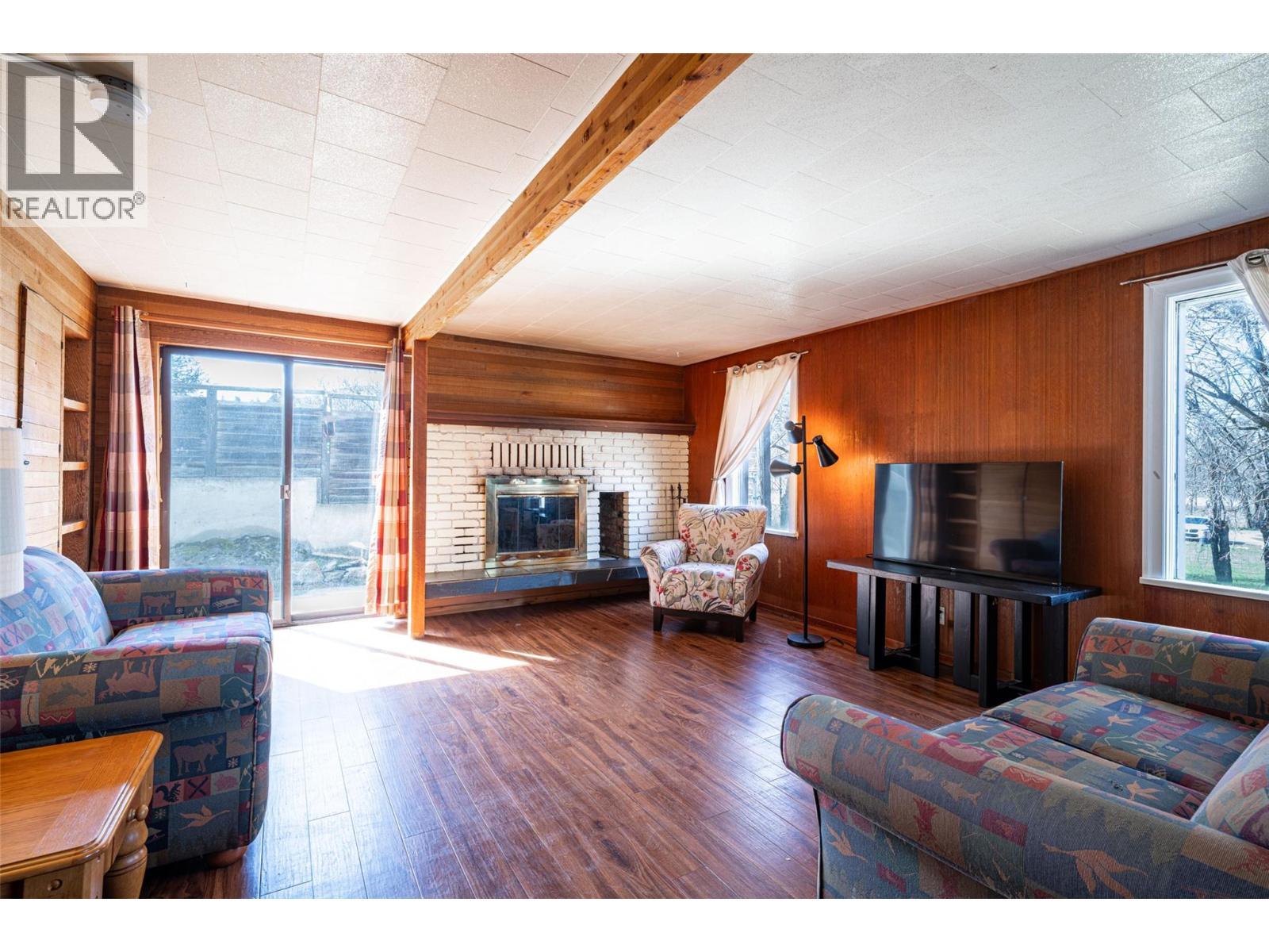 Living room - 10091 6 Highway, Coldstream, BC