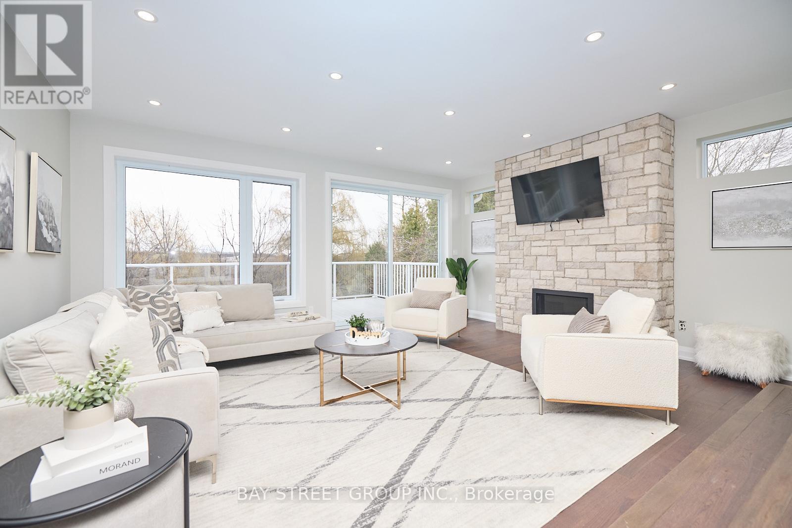 3873 Glenview Drive, Lincoln (Lincoln-Jordan/Vineland), ON - Indoor Photo Showing Living Room With Fireplace