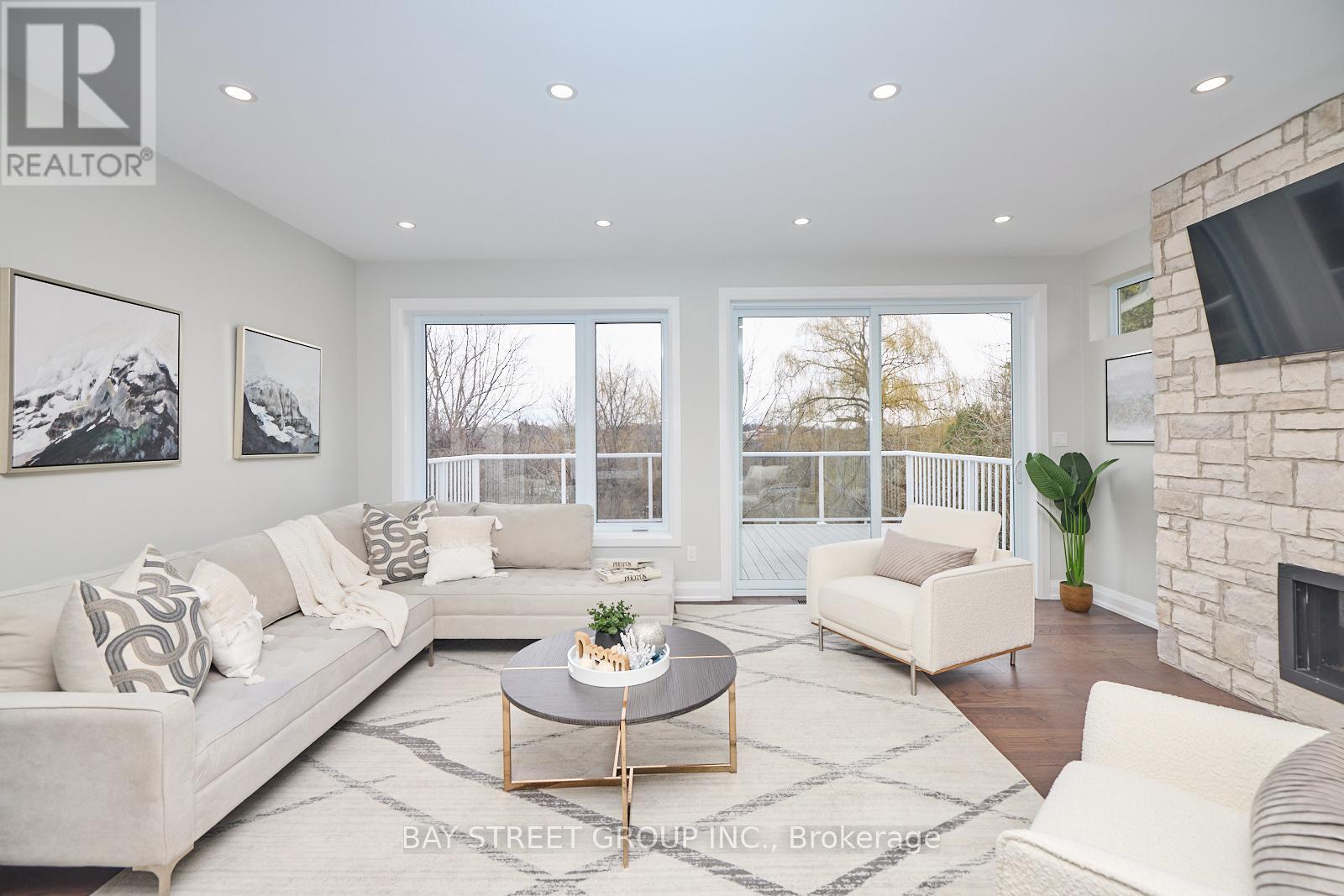 3873 Glenview Drive, Lincoln (Lincoln-Jordan/Vineland), ON - Indoor Photo Showing Living Room With Fireplace
