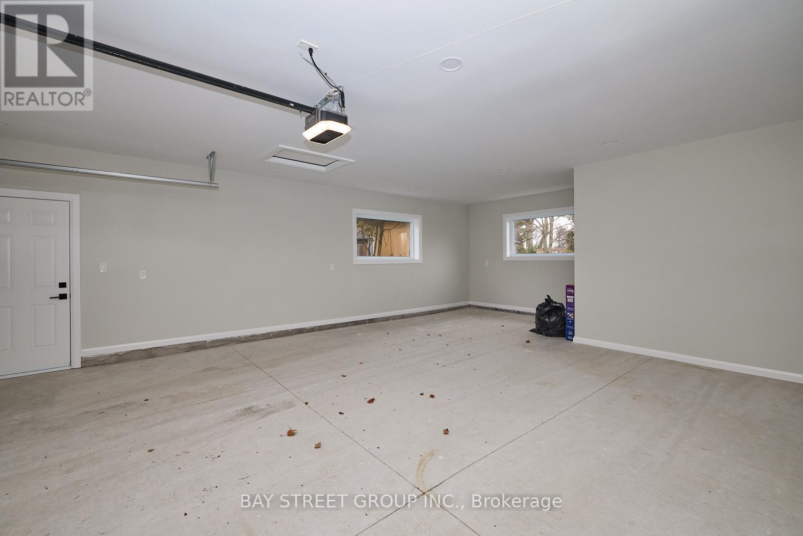 3873 Glenview Drive, Lincoln (Lincoln-Jordan/Vineland), ON - Indoor Photo Showing Garage