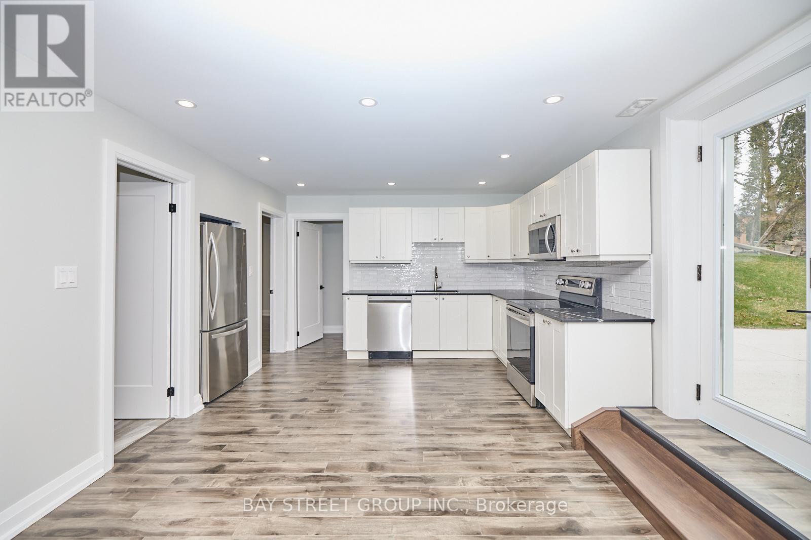 3873 Glenview Drive, Lincoln (Lincoln-Jordan/Vineland), ON - Indoor Photo Showing Kitchen With Upgraded Kitchen