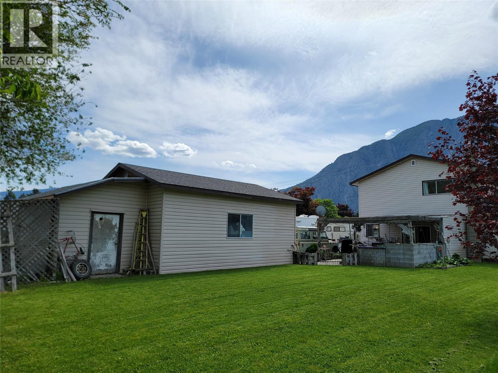 430 2Nd Avenue, Keremeos, BC - Outdoor