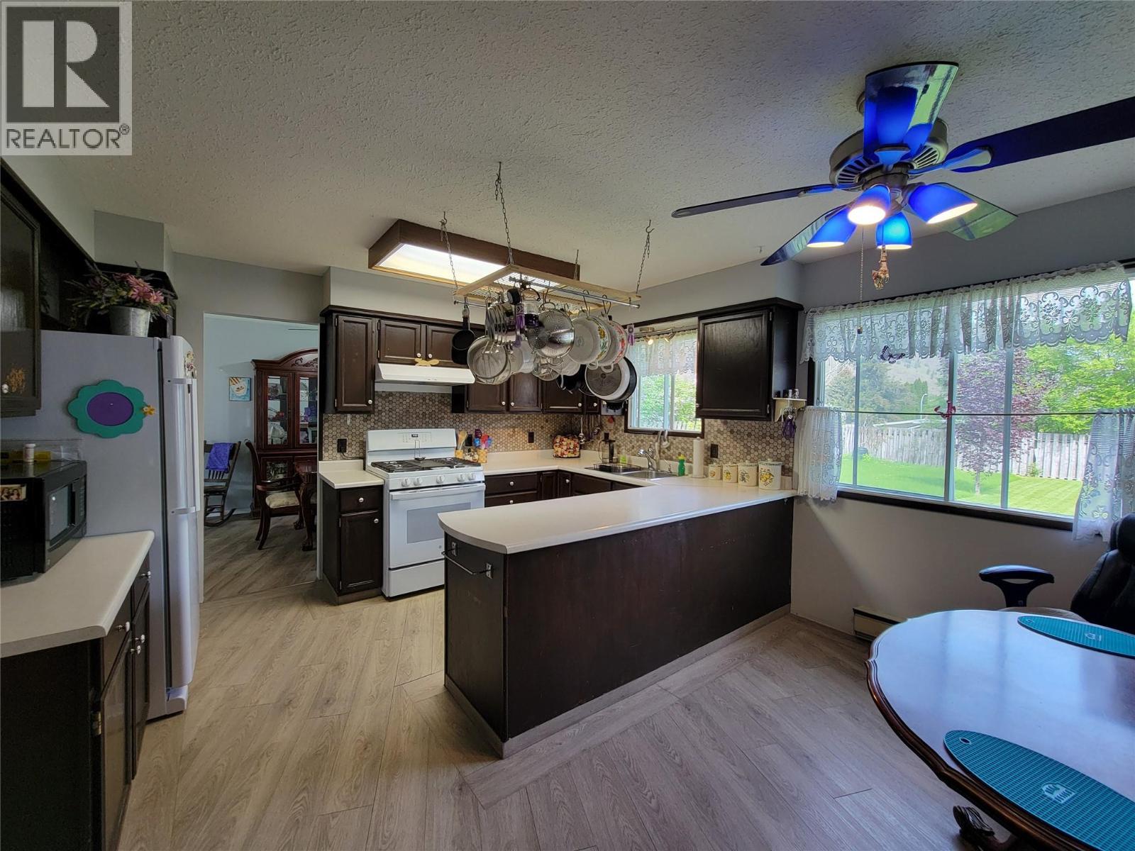 430 2Nd Avenue, Keremeos, BC - Indoor Photo Showing Kitchen