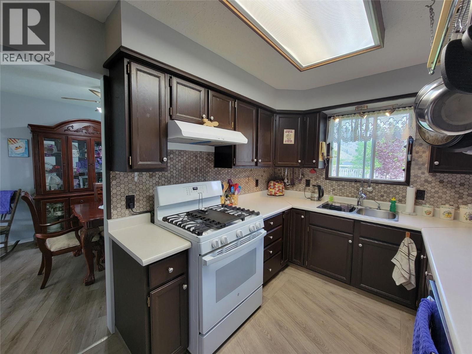 430 2Nd Avenue, Keremeos, BC - Indoor Photo Showing Kitchen