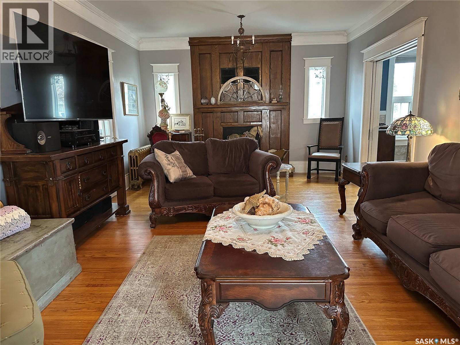 503 Bison Avenue, Weyburn, SK - Indoor Photo Showing Living Room