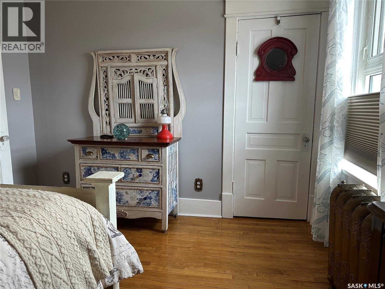 503 Bison Avenue, Weyburn, SK - Indoor Photo Showing Bedroom