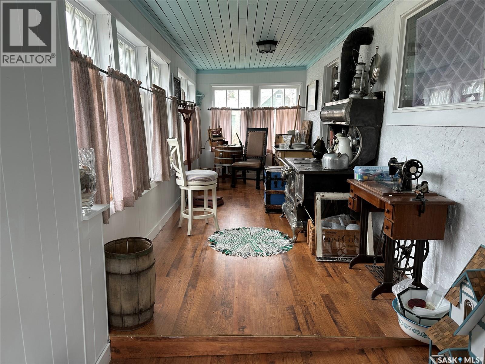 503 Bison Avenue, Weyburn, SK - Indoor