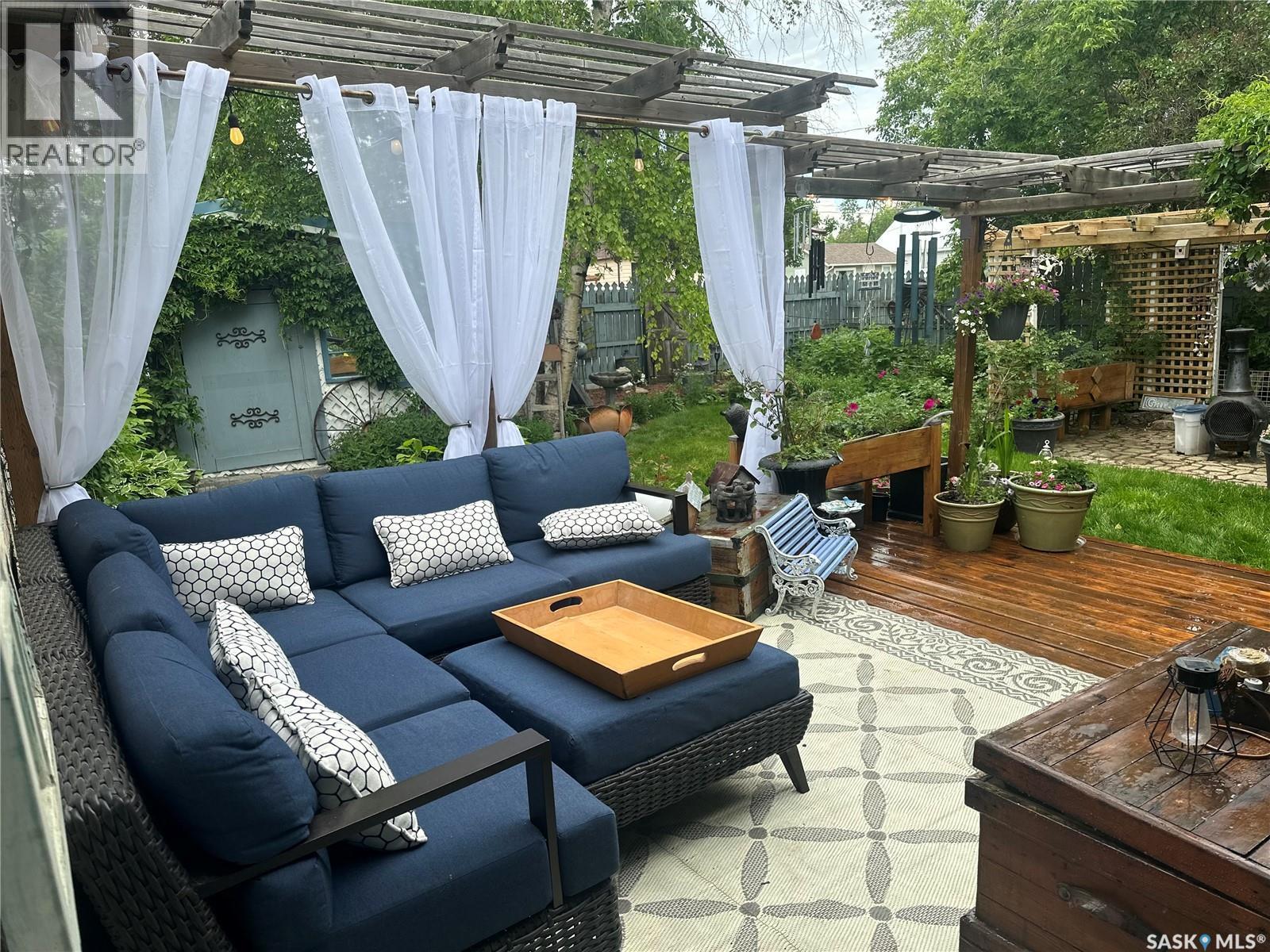 503 Bison Avenue, Weyburn, SK - Outdoor With Deck Patio Veranda