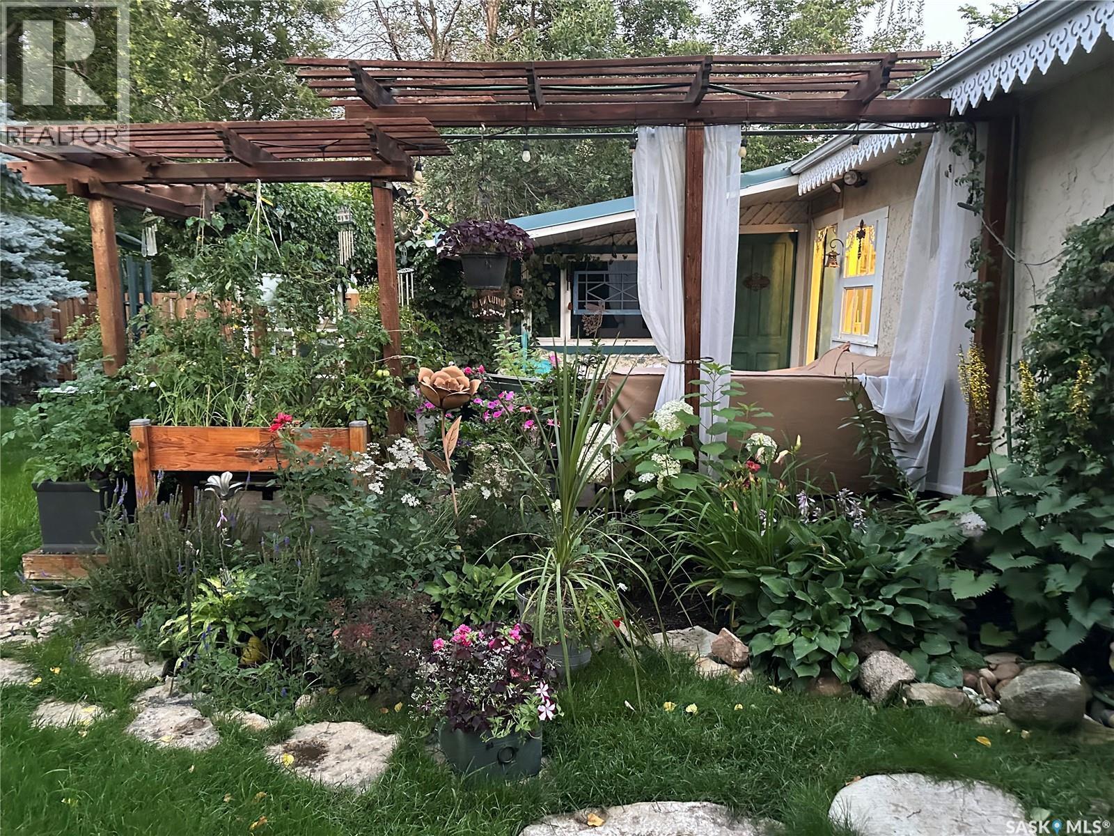 503 Bison Avenue, Weyburn, SK - Outdoor