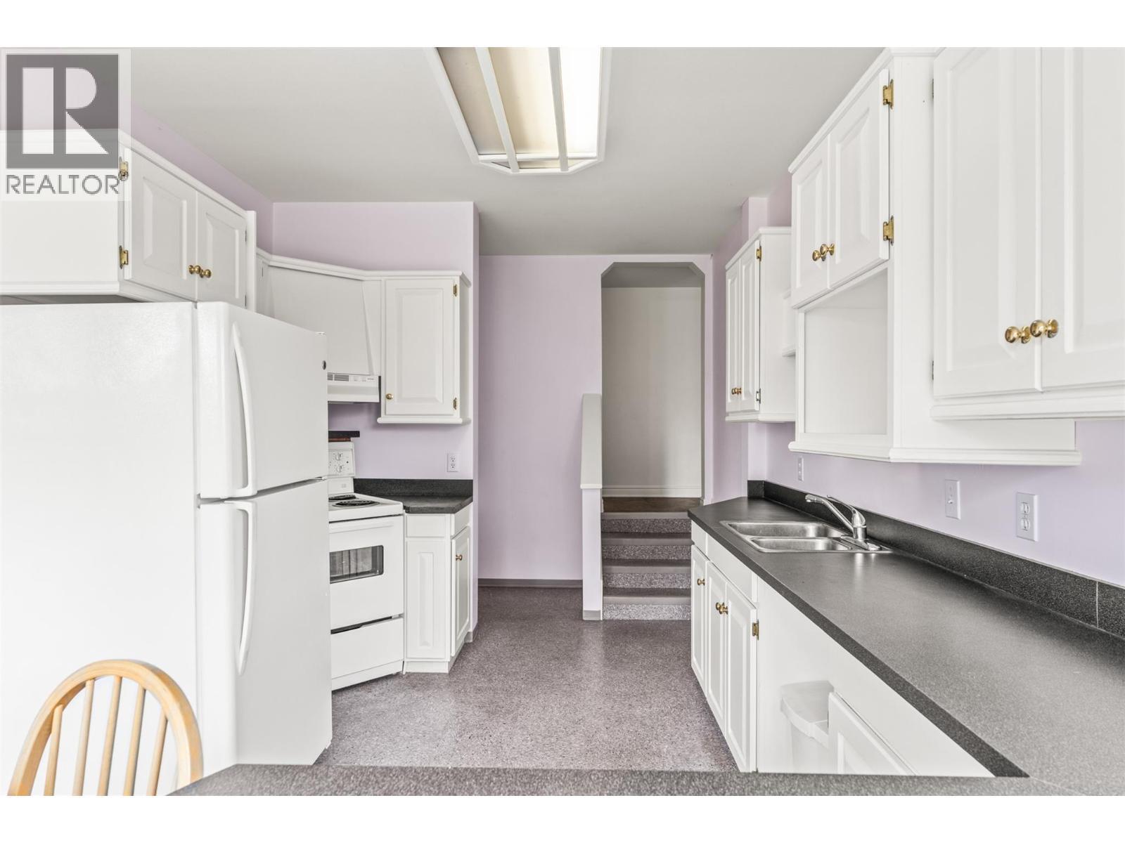 363 Northwind Drive, Vernon, BC - Indoor Photo Showing Kitchen With Double Sink