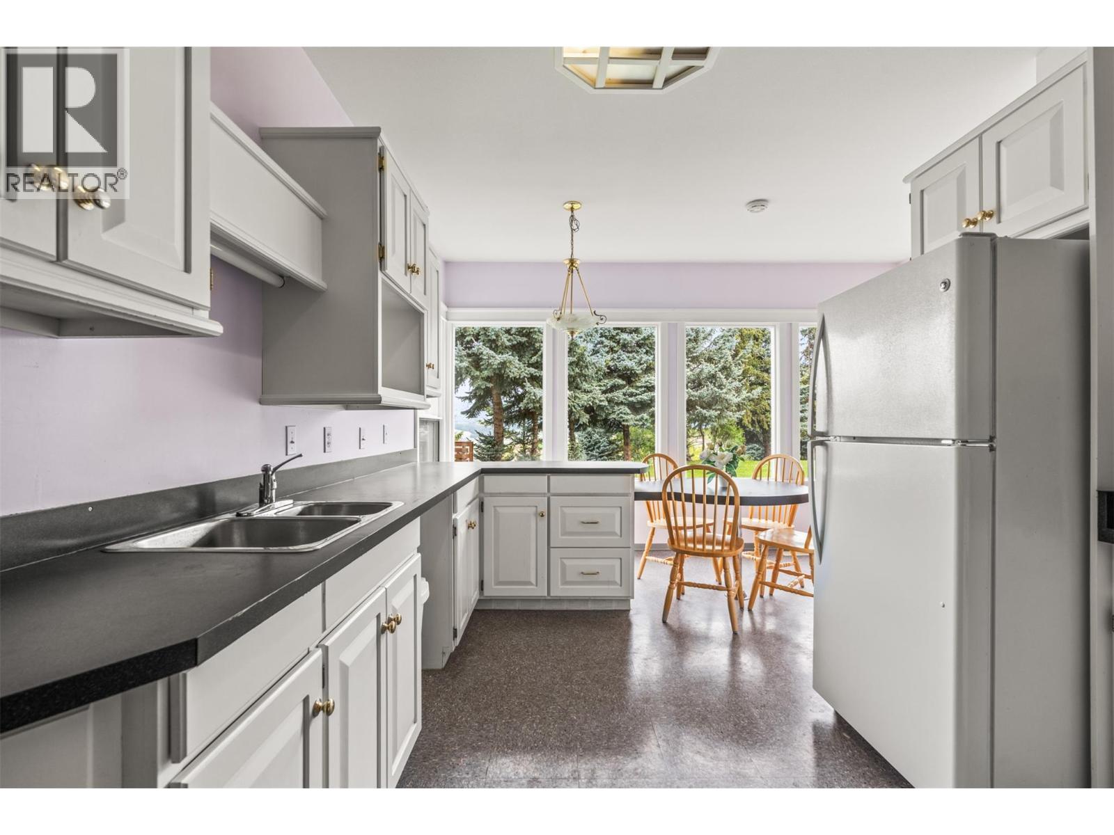 363 Northwind Drive, Vernon, BC - Indoor Photo Showing Kitchen