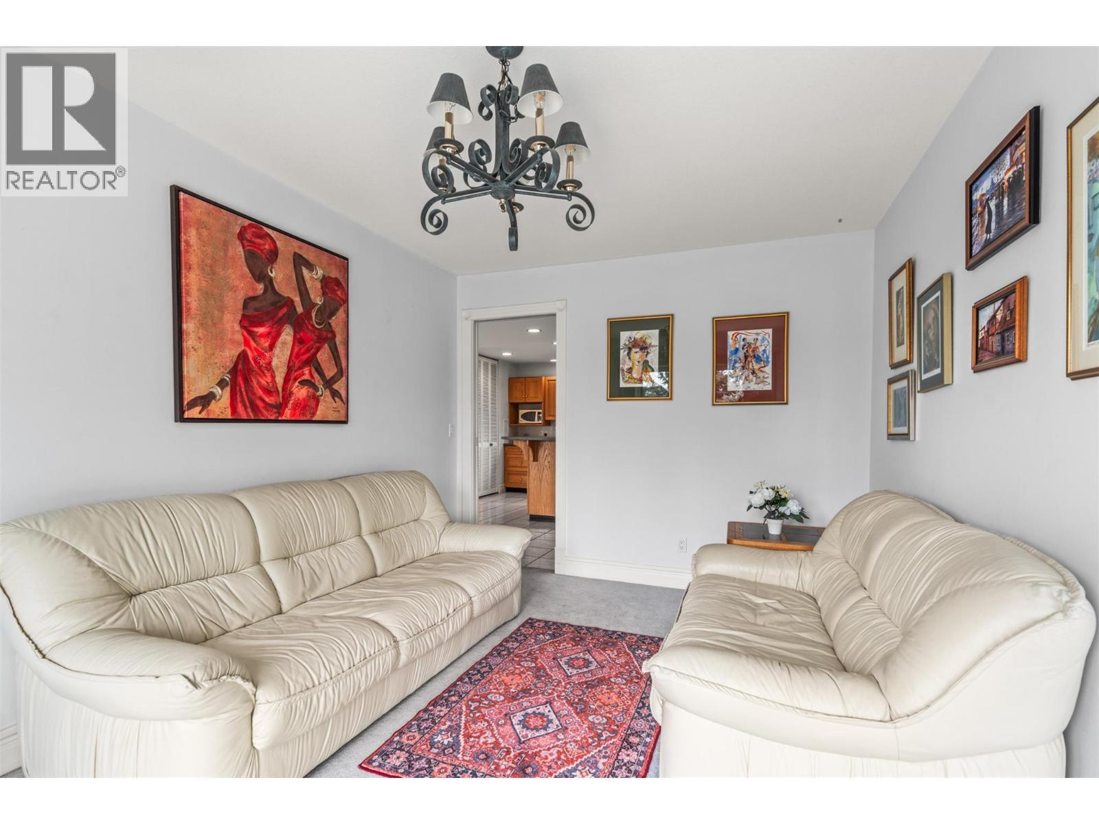 363 Northwind Drive, Vernon, BC - Indoor Photo Showing Living Room