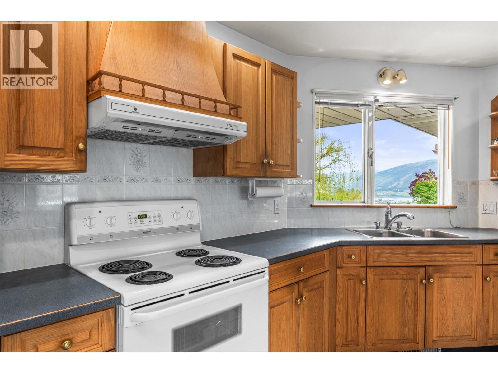 363 Northwind Drive, Vernon, BC - Indoor Photo Showing Kitchen With Double Sink