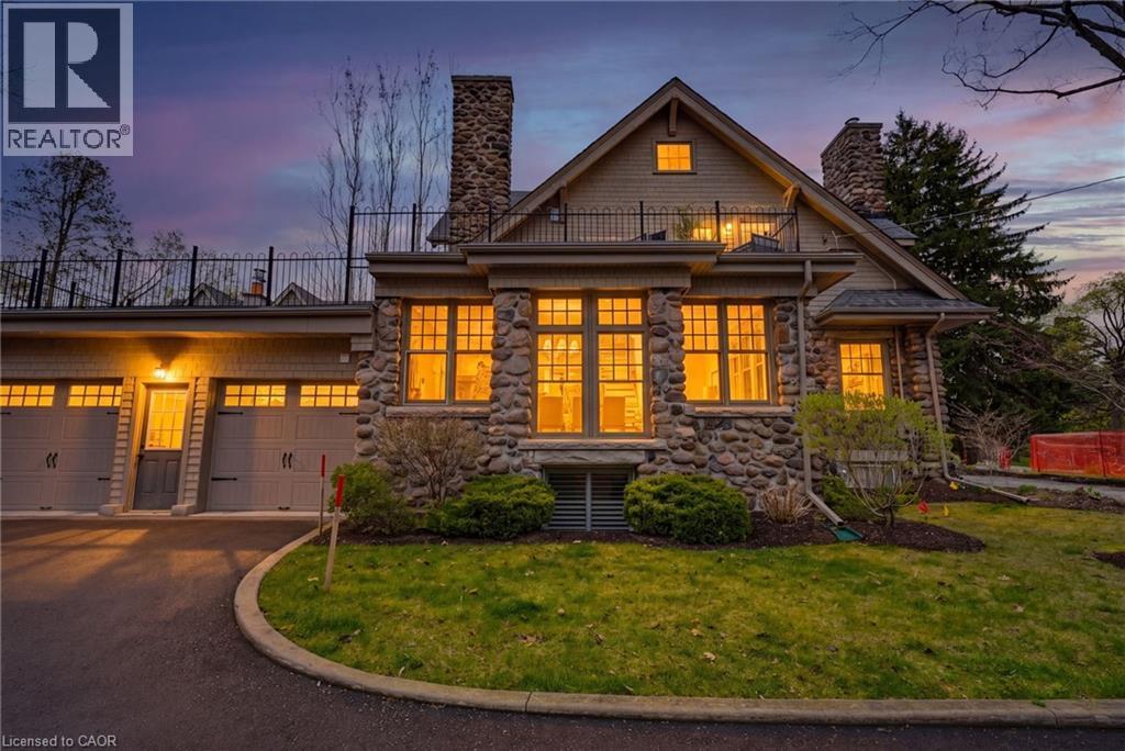 3083 Lakeshore Road, Burlington, ON - Outdoor