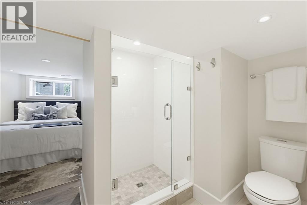 3083 Lakeshore Road, Burlington, ON - Indoor Photo Showing Bathroom