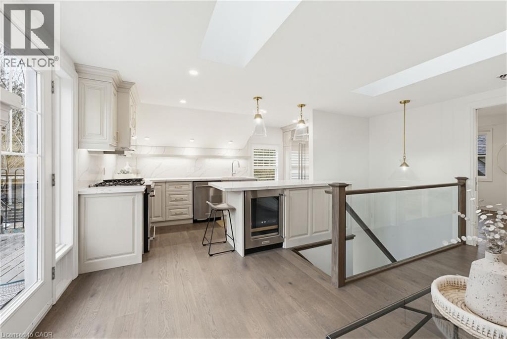 3083 Lakeshore Road, Burlington, ON - Indoor Photo Showing Kitchen With Upgraded Kitchen