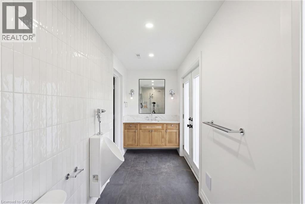 3083 Lakeshore Road, Burlington, ON - Indoor Photo Showing Bathroom