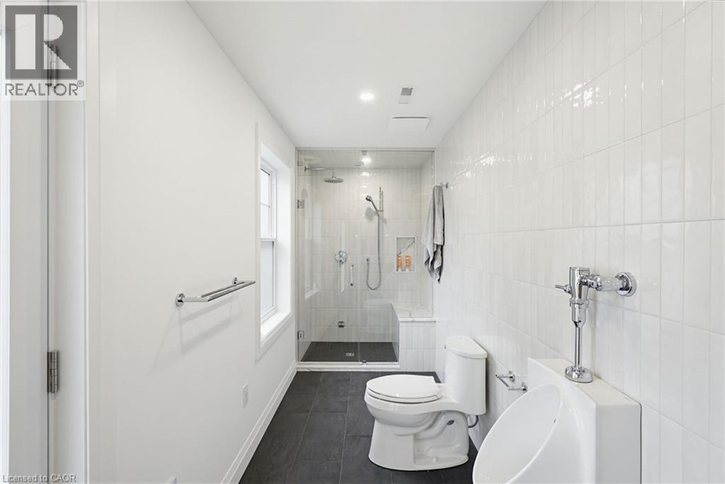 3083 Lakeshore Road, Burlington, ON - Indoor Photo Showing Bathroom